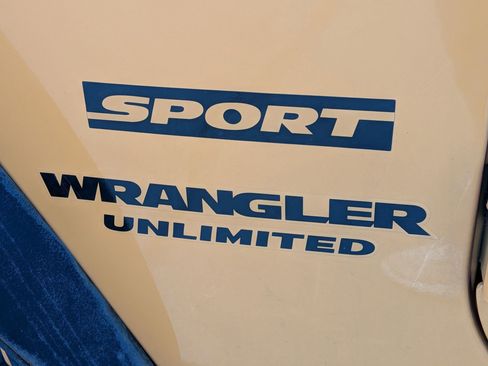 Used 2012 Jeep Wrangler Unlimited Sport AWD/4WD image 13