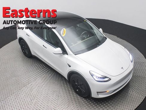 Used 2020 Tesla Model Y Long Range image 3