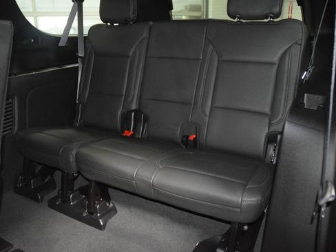 Used 2024 Chevrolet Suburban Z71 w/ Off-Road Capability Package AWD/4WD image 42