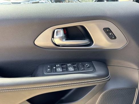 New 2027 Chrysler Pacifica Select FWD image 20