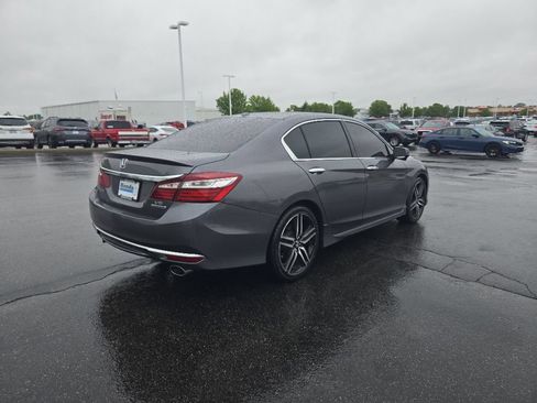 Used 2017 Honda Accord Touring image 9