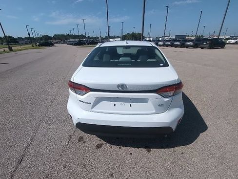Used 2025 Toyota Corolla LE FWD image 6