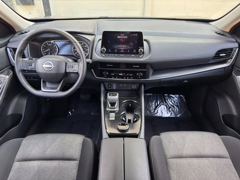 Used 2025 Nissan Rogue SV AWD/4WD image 10