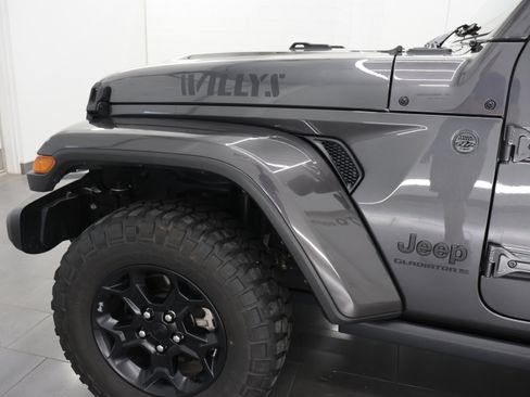 Used 2023 Jeep Gladiator Sport AWD/4WD image 32