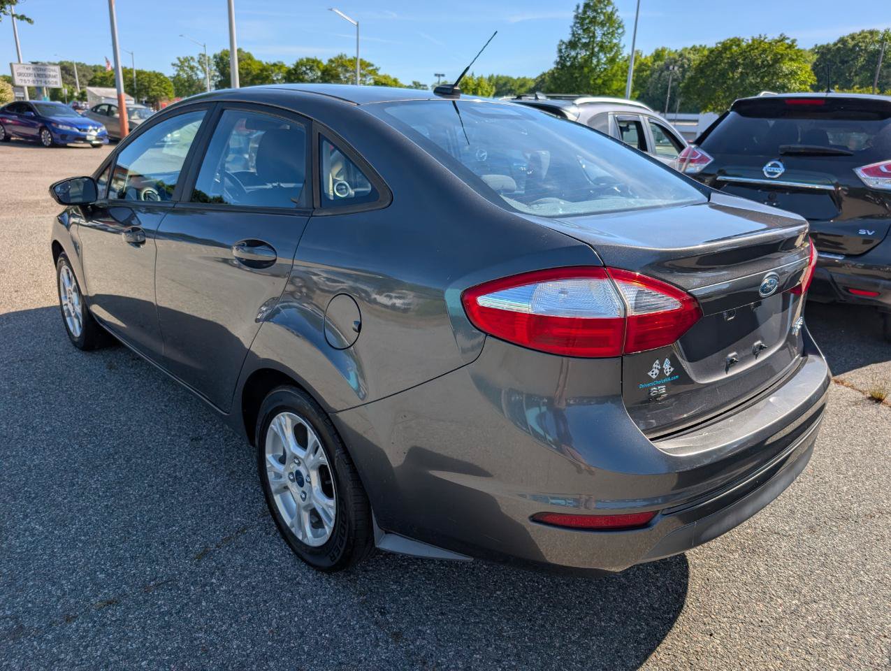 Used 2015 Ford Fiesta SE FWD image 4