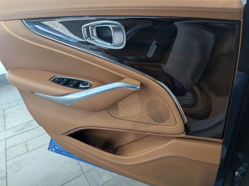 Used 2025 Aston Martin DBX 707 image 18