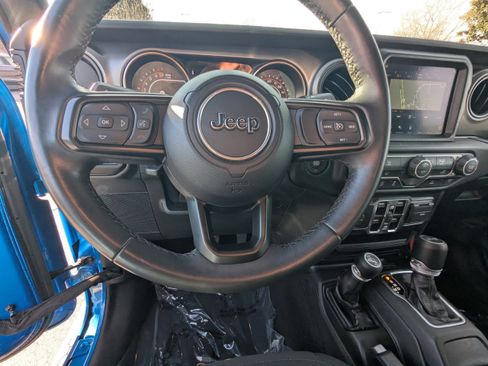 Certified 2022 Jeep Wrangler Sport S w/ Sun And Sound Package image 18