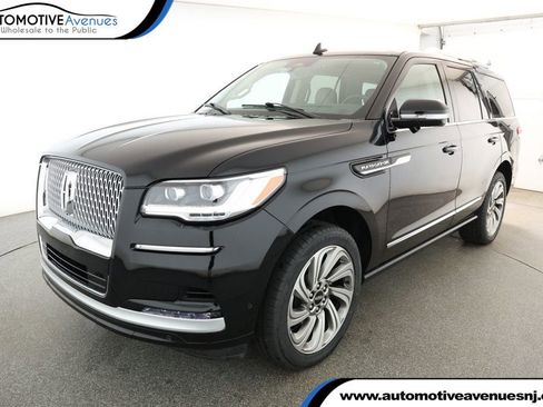 Used 2022 Lincoln Navigator Reserve w/ Equipment Group 201A image 1