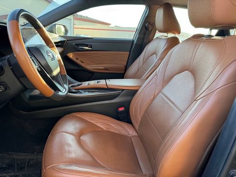 Used 2019 Toyota Avalon Limited w/ All Weather Liner Package FWD image 4