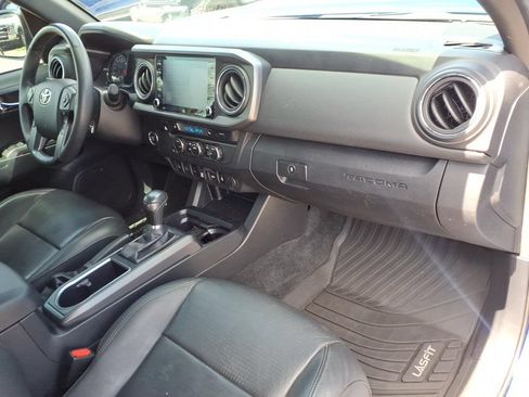 Used 2022 Toyota Tacoma TRD Sport w/ TRD Premium Sport Package RWD image 11