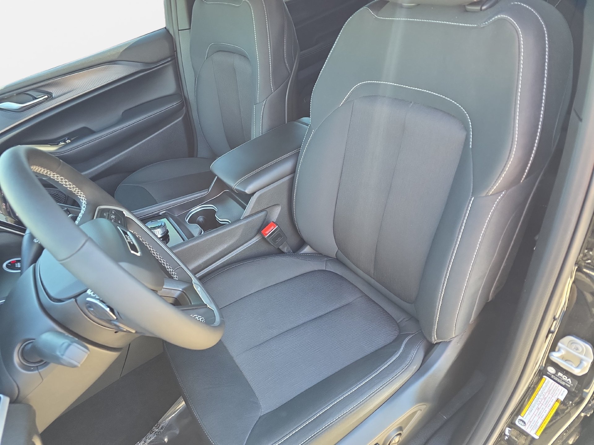 Used 2025 Jeep Grand Cherokee L Laredo w/ Luxury Tech Group I AWD/4WD image 15