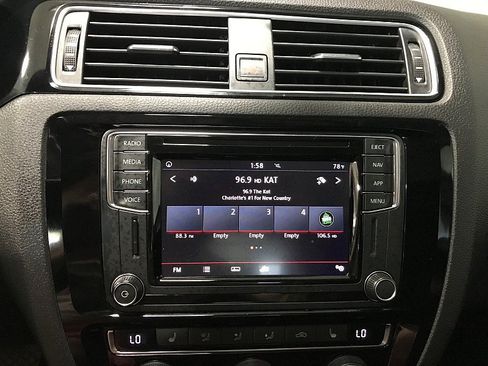 Used 2018 Volkswagen Jetta SEL FWD image 28