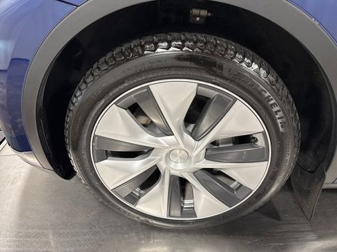 Used 2023 Tesla Model Y Long Range AWD/4WD image 2
