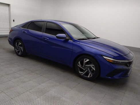 Used 2025 Hyundai Elantra SEL FWD image 11