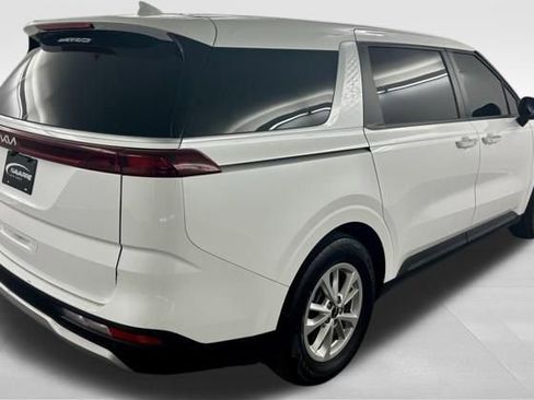 Used 2024 Kia Carnival LX FWD image 5