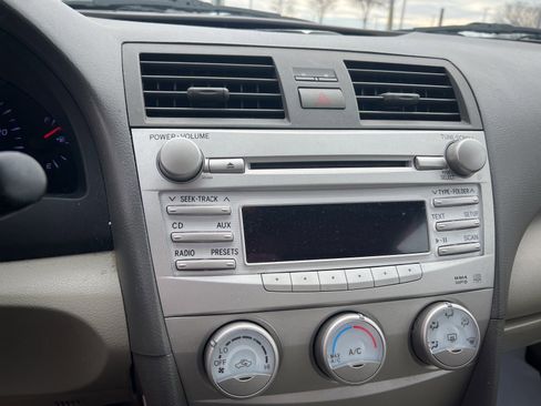 Used 2011 Toyota Camry LE image 15