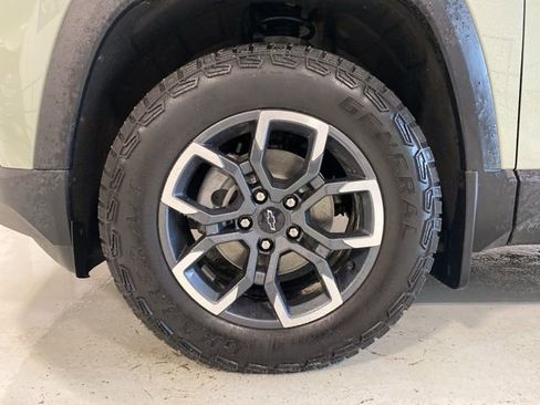 Used 2025 Chevrolet Equinox ACTIV w/ Safety and Technology Package image 9