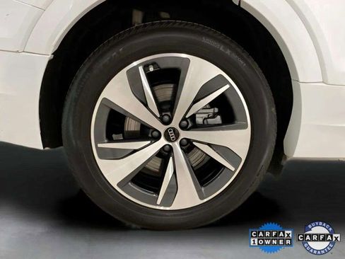 Used 2024 Audi Q8 e-tron Premium image 31