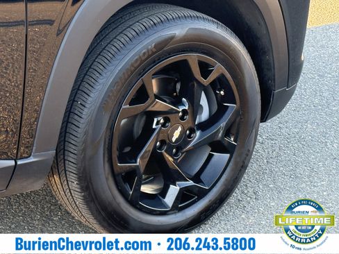 Used 2025 Chevrolet Trax LS w/ LS Convenience Package image 27