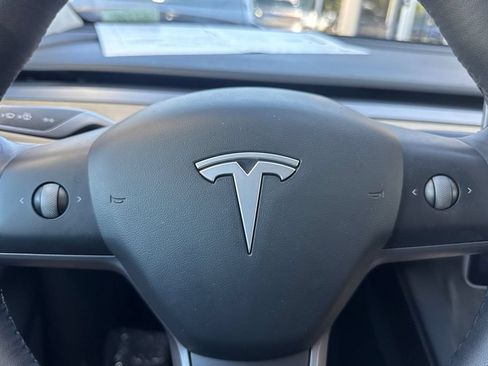 Used 2021 Tesla Model Y Long Range AWD/4WD image 22