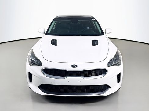 Used 2018 Kia Stinger Premium image 2
