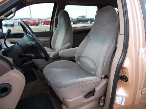 Used 1995 Ford Windstar LX image 4
