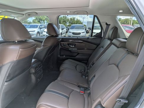 Used 2025 Honda Pilot Elite image 13