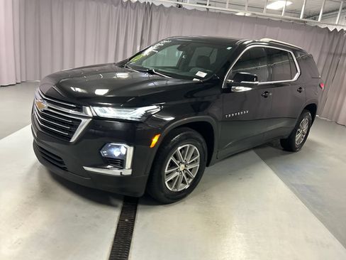 Used 2023 Chevrolet Traverse LT FWD image 3