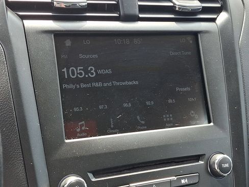 Used 2018 Ford Fusion SE w/ Equipment Group 201A FWD image 17
