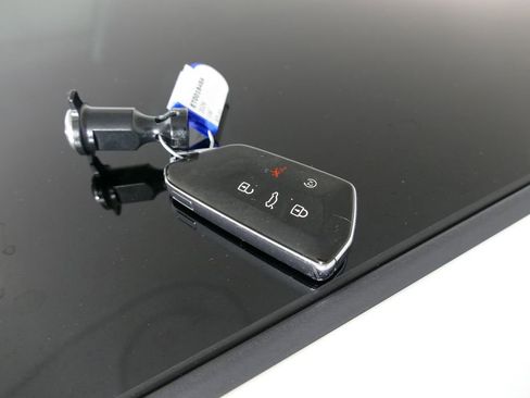 Used 2024 Volkswagen Atlas Cross Sport SEL Premium R-Line image 21