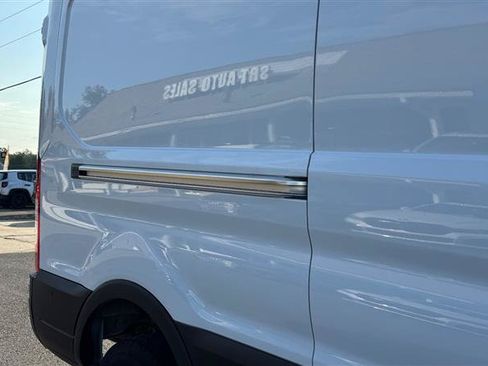 Used 2023 Ford E-Transit Medium Roof RWD image 21