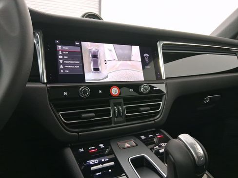 New 2026 Porsche Macan image 27
