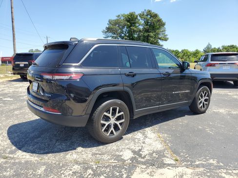Used 2024 Jeep Grand Cherokee Limited AWD/4WD image 6