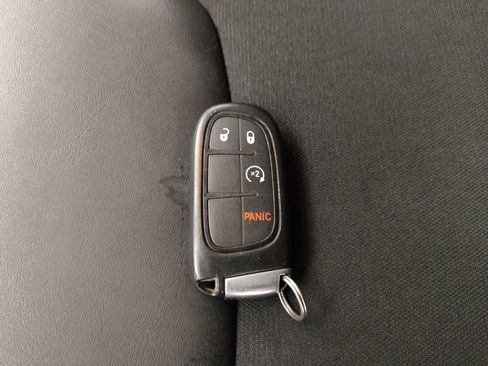 Used 2021 Jeep Cherokee Latitude Plus AWD/4WD image 32