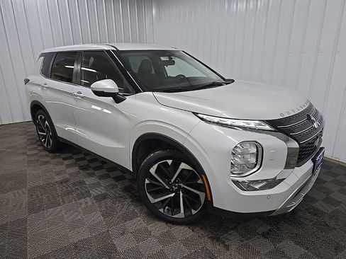 Used 2022 Mitsubishi Outlander SE image 7