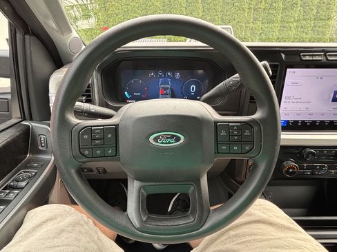 Used 2024 Ford F250 4x4 Crew Cab Super Duty image 17