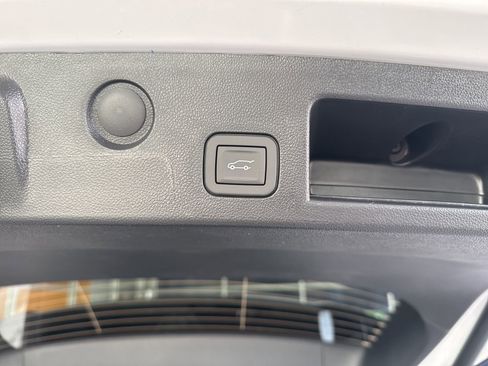 New 2026 Chevrolet Equinox LT w/ Convenience Package II FWD image 11