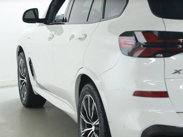 Used 2026 BMW X5 xDrive50e w/ M Sport Package AWD/4WD image 43