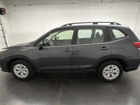 Used 2023 Subaru Forester AWD/4WD image 5