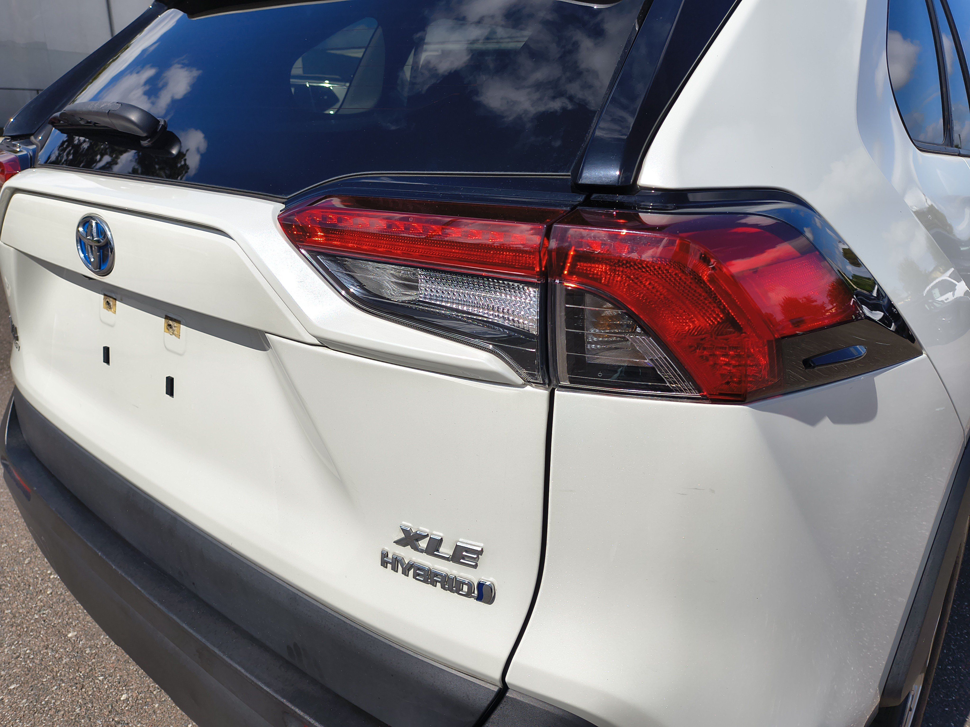 Used 2021 Toyota RAV4 XLE Premium AWD/4WD image 10
