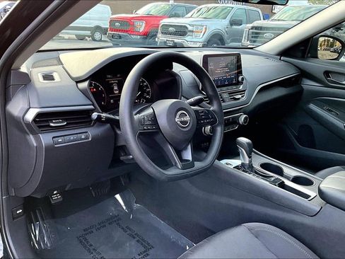 Used 2025 Nissan Altima 2.5 S FWD image 13