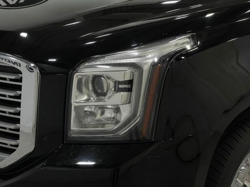 Used 2020 GMC Yukon Denali w/ Denali Premium Package image 36