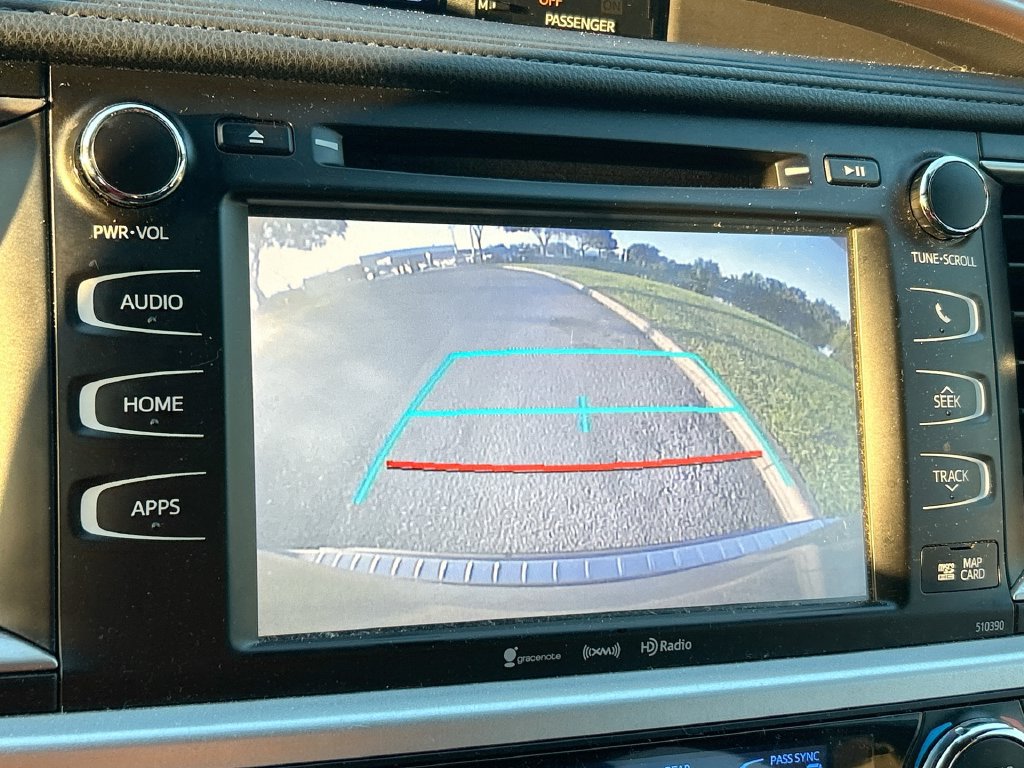 Used 2019 Toyota Highlander XLE FWD image 24