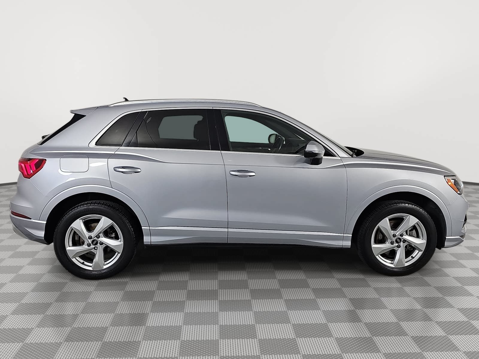 Used 2021 Audi Q3 2.0T Premium AWD/4WD image 9