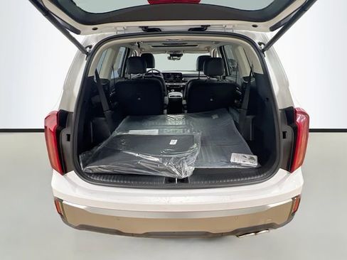 New 2025 Kia Telluride S image 29