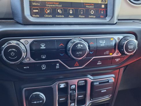 Used 2021 Jeep Wrangler Unlimited Sport w/ Sun And Sound Package AWD/4WD image 9