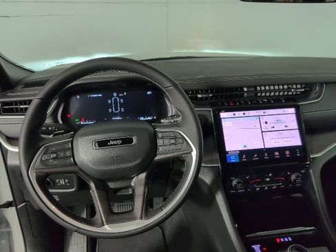 New 2025 Jeep Grand Cherokee L Limited w/ Black Appearance Package AWD/4WD image 12