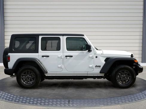 Used 2025 Jeep Wrangler Unlimited Sport AWD/4WD image 8