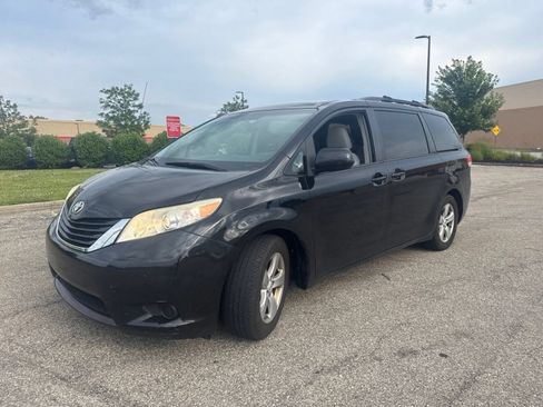 Used 2012 Toyota Sienna LE w/ Towing Pkg FWD image 9