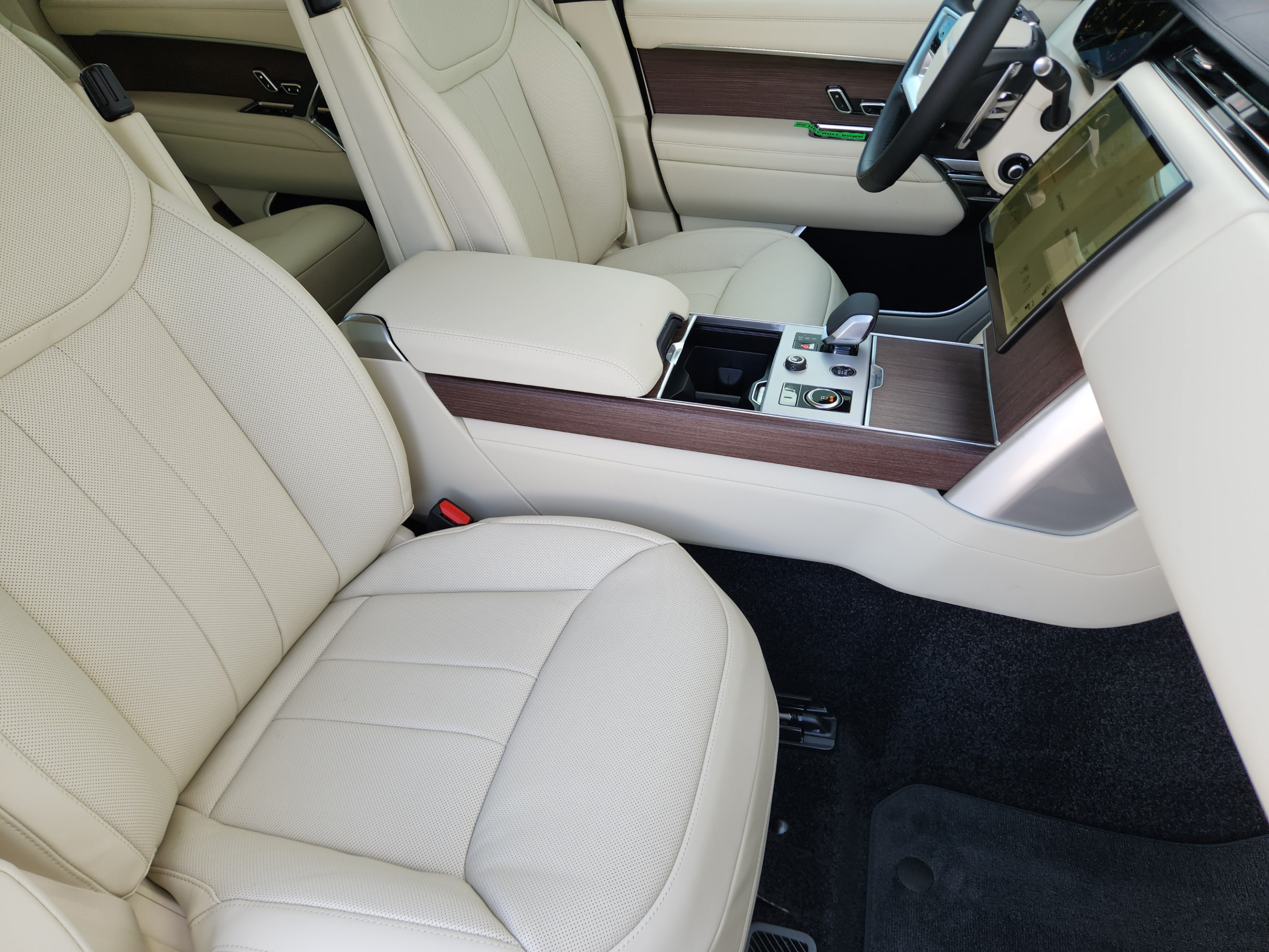 New 2027 Land Rover Range Rover Long Wheelbase SE AWD/4WD image 9